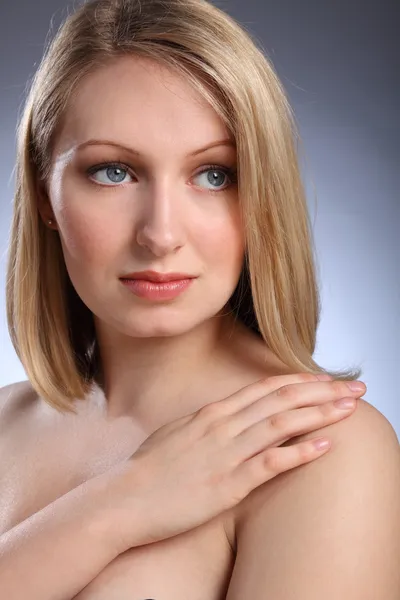 Headshot piękne kobiety blondynka szuka smutne — Zdjęcie stockowe