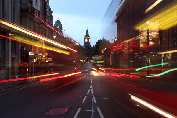 Dzielnicy City of westminster Londynie ulicy światła na brzasku ranny — Zdjęcie stockowe
