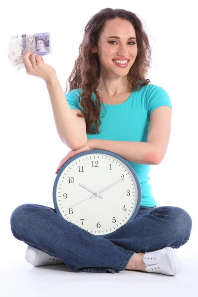 El tiempo es dinero hermosa mujer sonriente con reloj — Foto de Stock