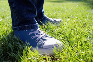 Çim üzerinde Schuhe auf Rasen ayakkabı