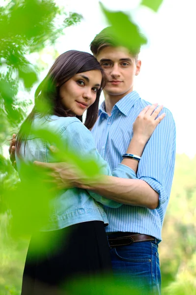 Romantik genç çift — Stok fotoğraf