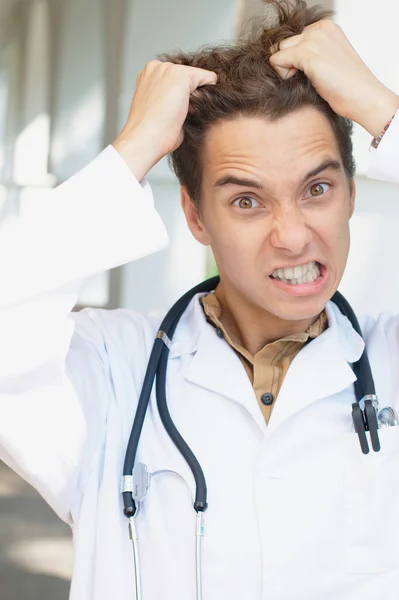 Zábavné rozzlobený doktor — Stock fotografie