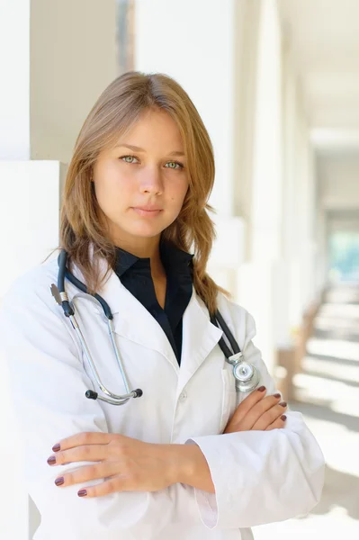 Fiatal női orvos — Stock Fotó