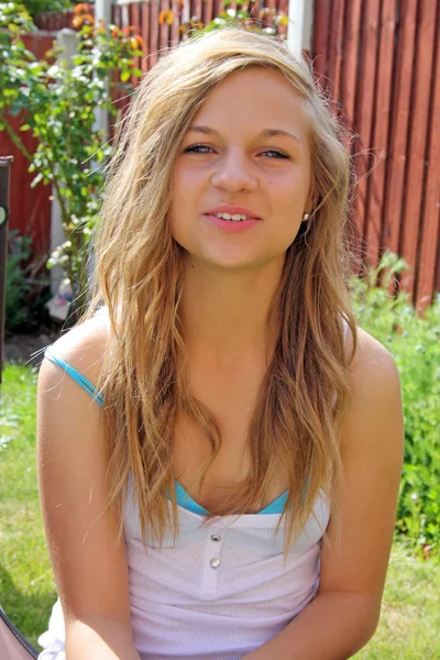 Beautiful teenage girl in garden — Stock Photo, Image