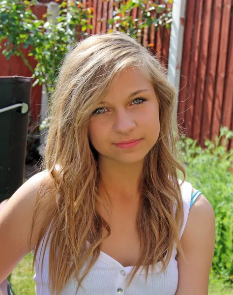 Beautiful teenage girl in garden — Stock Photo, Image