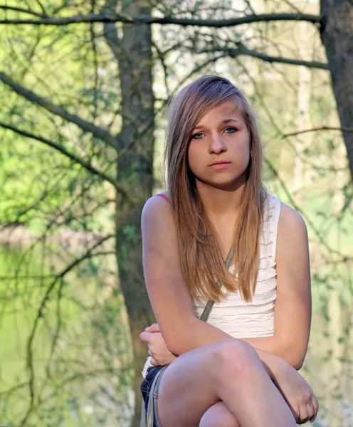 Worried teenage girl — Stock Photo, Image