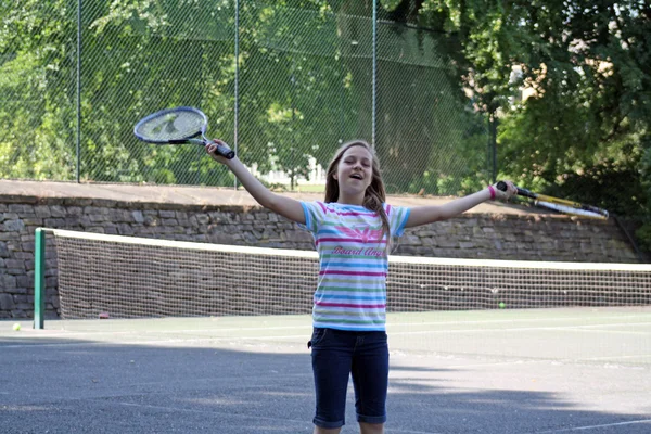 Teenage girl playing tennis — Stock Photo, Image