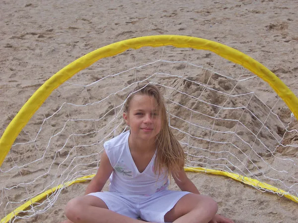 Young girl on beach — Stock Photo, Image
