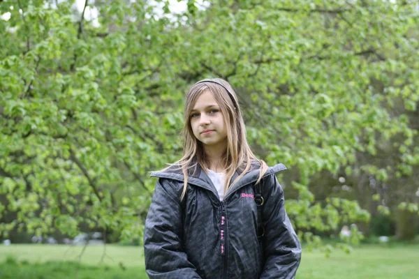 Young girl stood in a park — Stock Photo, Image