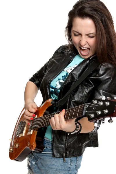 美しい少女のギター演奏し、歌う — ストック写真