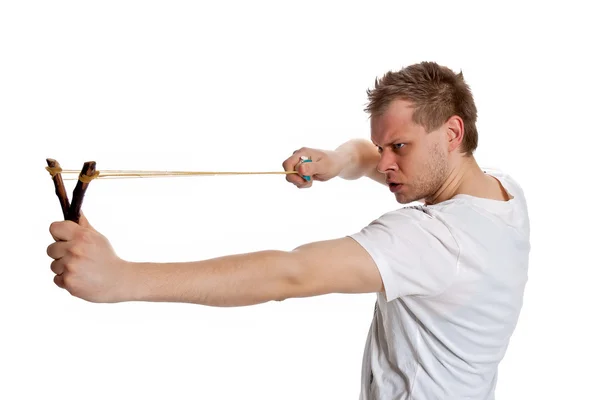 A man aims a slingshot — Stock Photo, Image