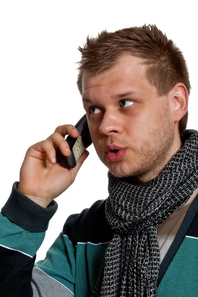 Młody człowiek rozmawia przez telefon. — Zdjęcie stockowe