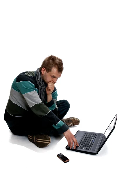 노트북을 들고 있는 남자 — 스톡 사진