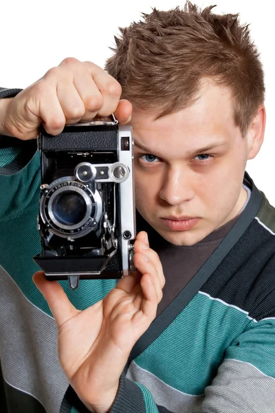 Mladý muž s starožitný fotoaparát — Stock fotografie