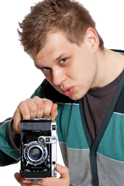 Genç bir adam ile bir antika fotoğraf makinesi — Stok fotoğraf