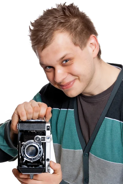 Молодий чоловік з антикварною камерою — стокове фото