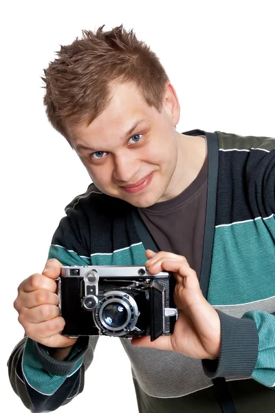 Молодий чоловік з антикварною камерою — стокове фото