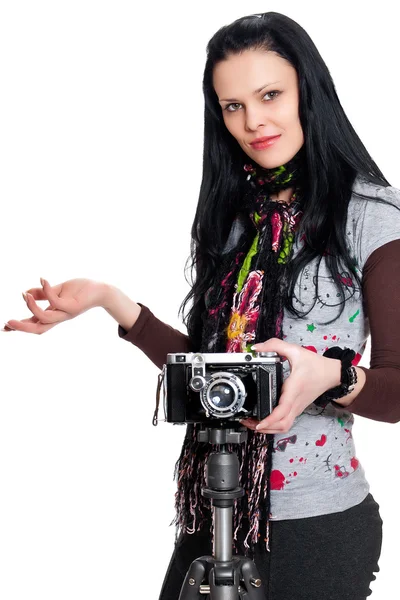 Morena com uma câmera antiga — Fotografia de Stock