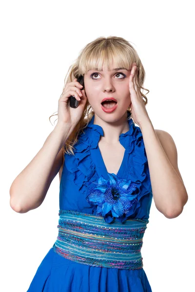 Flicka i blå klänning med en telefon — Stockfoto