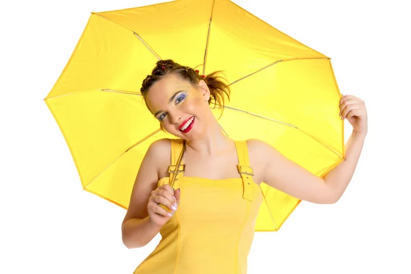 Девушка в жёлтом и жёлтом зонтике — стоковое фото