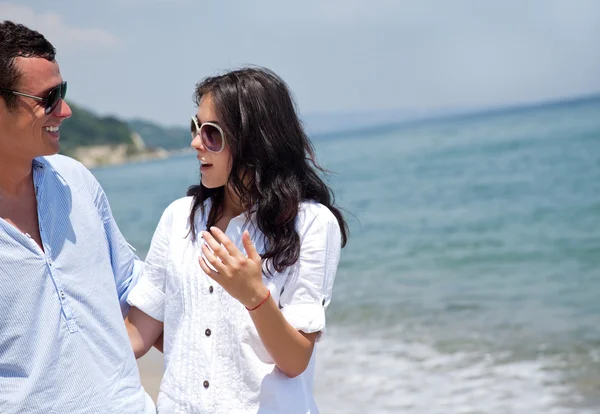 Couple beach talk — Stock Photo, Image