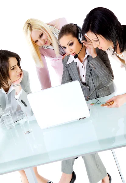 Equipa de mulheres a trabalhar para reunir — Fotografia de Stock