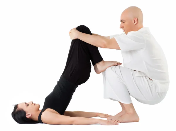 Massage i thailändska position — Stockfoto