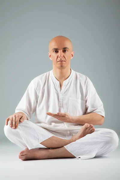 Mannen yoga meditation — Stockfoto