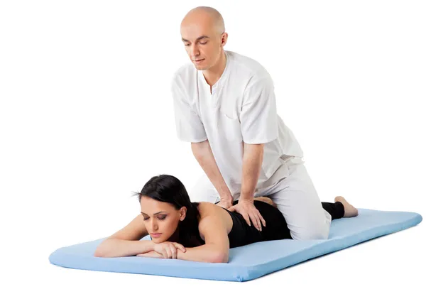 Donna terapeuta massaggio tailandese — Foto Stock