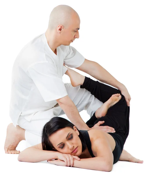 Donna terapeuta massaggio tailandese — Foto Stock
