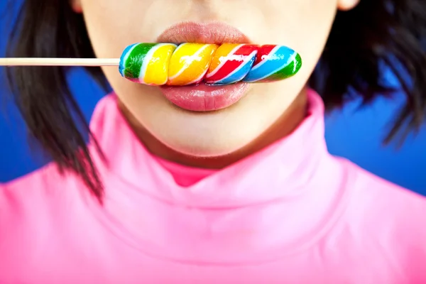 唇の棒付きキャンデーの女の子 — ストック写真