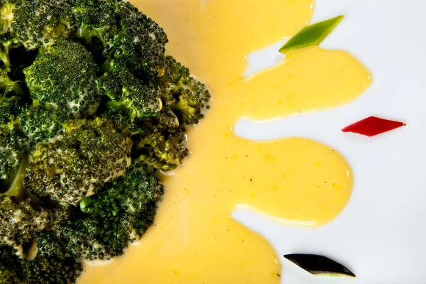 brocolli hollandaise sosu ile