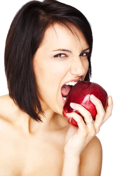 Девушка кусает яблоко — стоковое фото