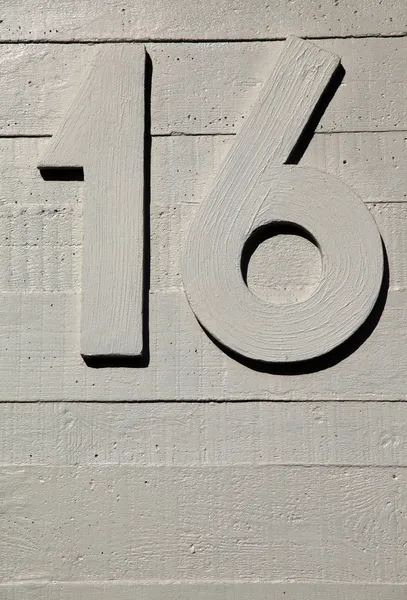 Číslo šestnáct betonovou zeď — Stock fotografie