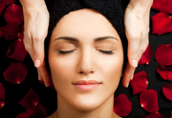 Spa face massage — Stockfoto