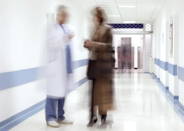 Arzt und Patient im Krankenhaus — Stockfoto