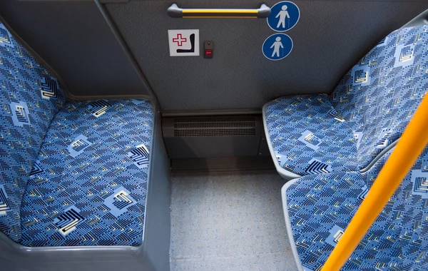 Sedili vuoti in un autobus pubblico — Foto Stock