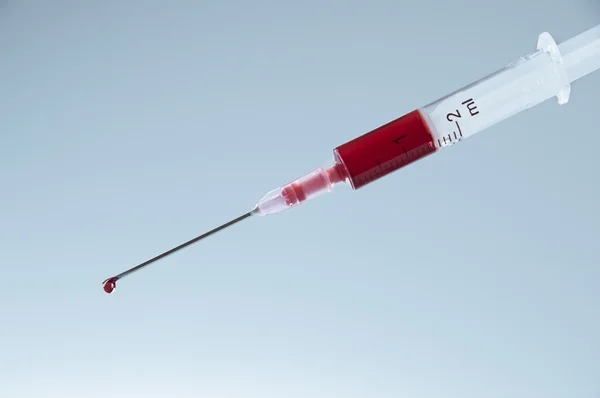 Seringa de utilização única e vacina — Fotografia de Stock