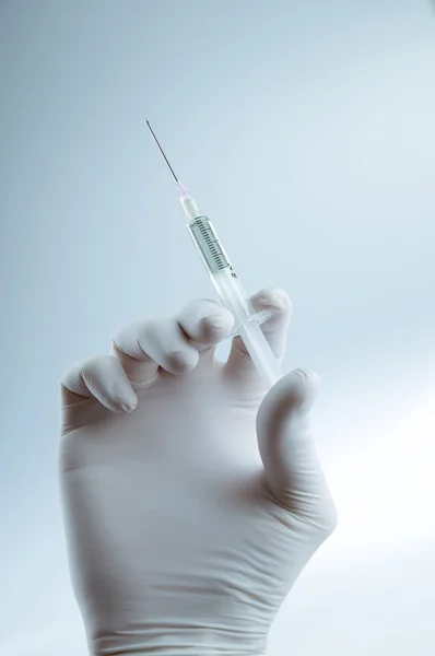 Hand holding syringe — Stock Photo, Image