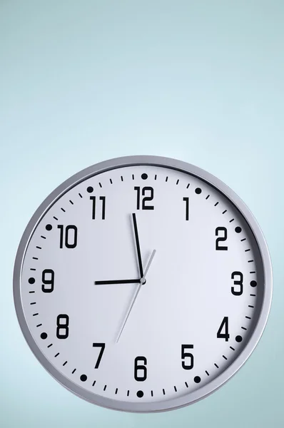 빅 화이트 벽 시계 — 스톡 사진