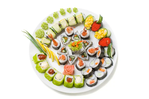 Foto van een opgerolde en sushi op de witte plaat — Stockfoto