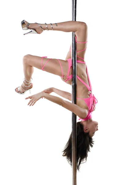Jovem sexy mulher exercício pole dance contra um fundo branco — Fotografia de Stock