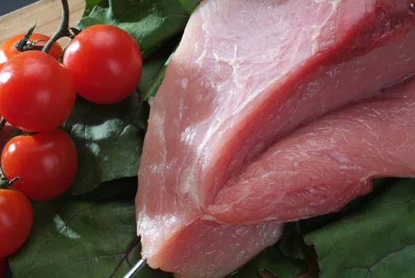 Carne crudă cu legume și condimente — Fotografie, imagine de stoc