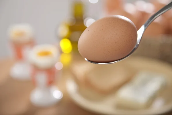 Ontbijt met gekookte eieren — Stockfoto