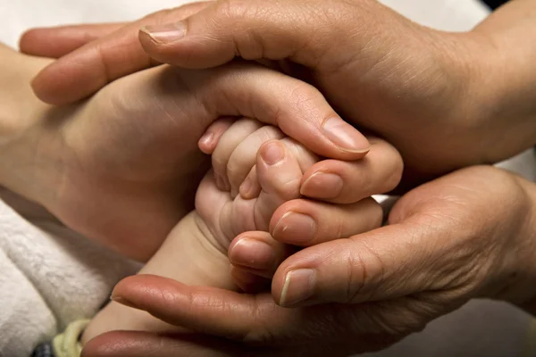 Νεογέννητο χέρι στην παλάμη. Φωτογραφία Αρχείου