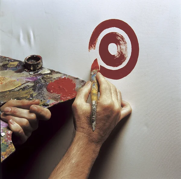 Kunstenaar schilderen een doel Rechtenvrije Stockfoto's