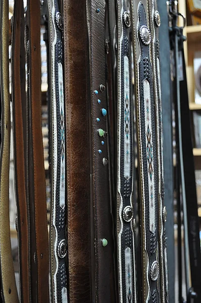Cinturones en la tienda — Foto de Stock