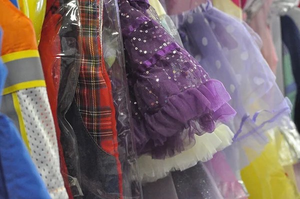 Vestidos na loja — Fotografia de Stock