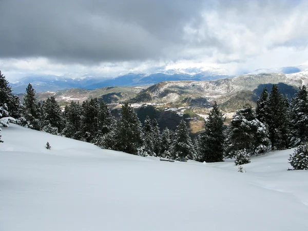 雪のピレネー山脈山 — ストック写真