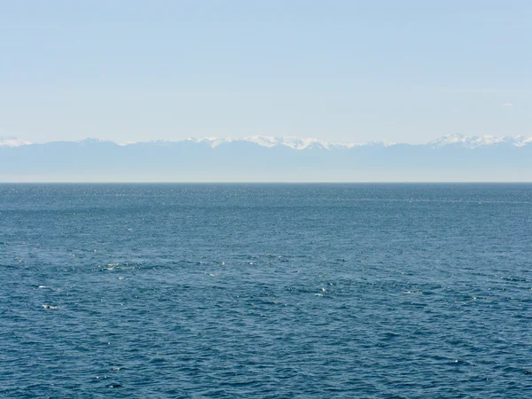 Zee en bergen — Stockfoto